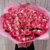 Букет 101 красная роза с розовой упаковкой R881
