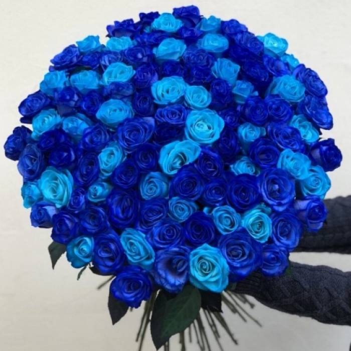 Букет 101 синяя и голубая роза с оформлением R1999