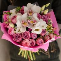 Сборный букет орхидей и кустовых роз R77